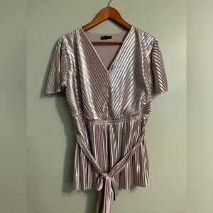 Lane Bryant Womens Gold Shiny Short Sleeve Belted Lined Harmonica Blouse 14/16